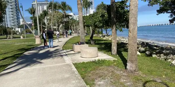 1750 N N Bayshore Dr