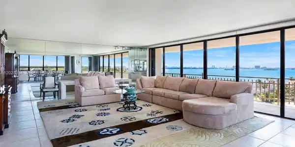 11113 Biscayne Blvd