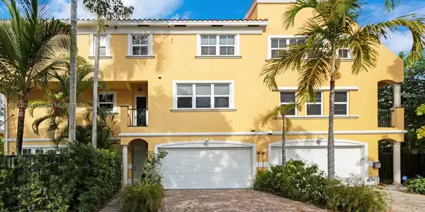 852 NE 16th Ave