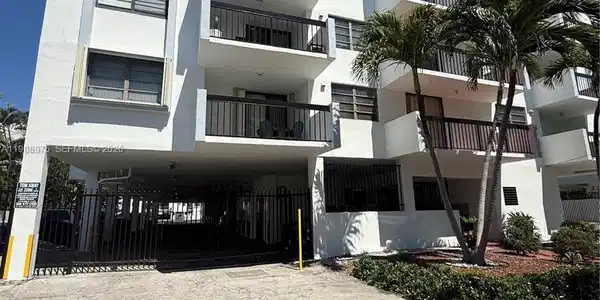 6937 Bay Dr