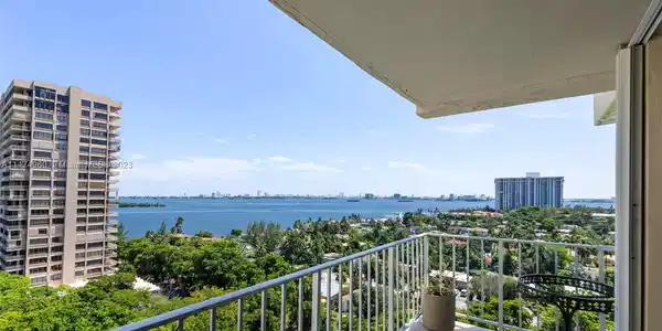 11111 Biscayne Blvd