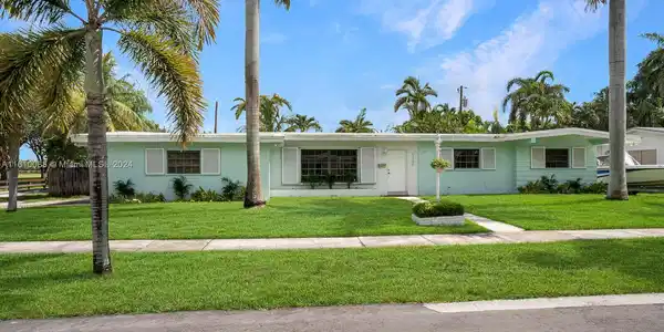 9395 SW 179th Ter