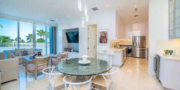881 Ocean Dr