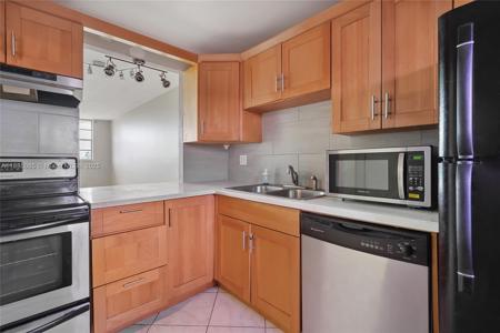 211 NE 8th Ave
