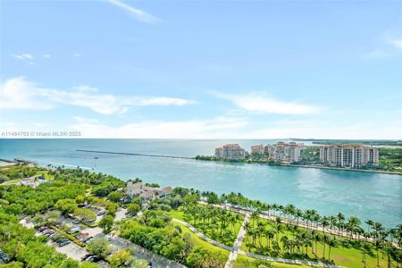 300 S Pointe Dr