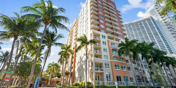 2000 N Bayshore Dr