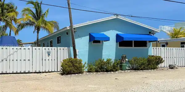 211 Banyan Ln