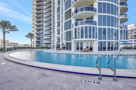 17201 Collins Ave+DEN
