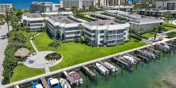 325 Beach Rd