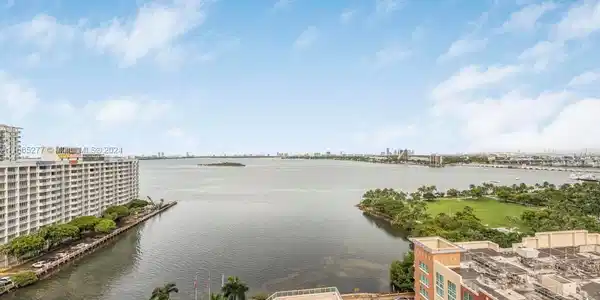 2020 N Bayshore Dr