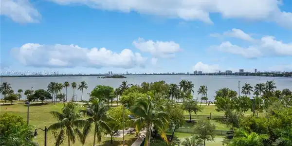 1800 N Bayshore Dr