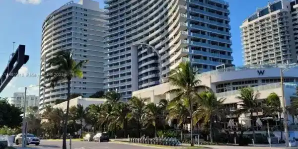 3101 Bayshore Dr