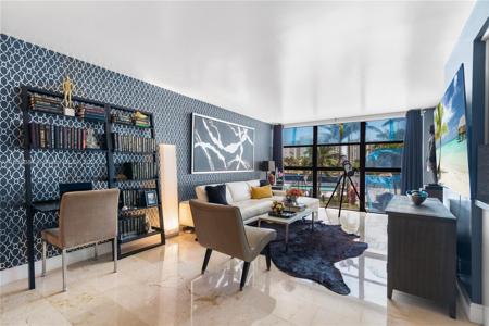 200 Leslie Dr