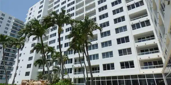5005 Collins Ave