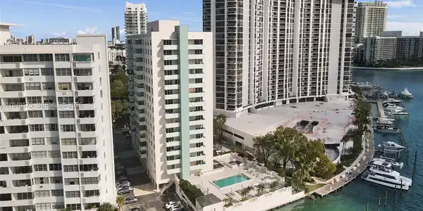 5 Island Ave