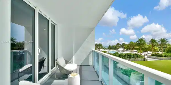 2301 Collins Ave