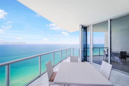 17121 Collins Ave
