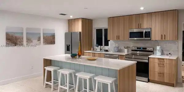 Image 4: Completely Remolded Kitchen