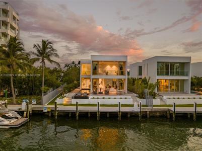 1011 W 48th St - Ritz Carlton Residences