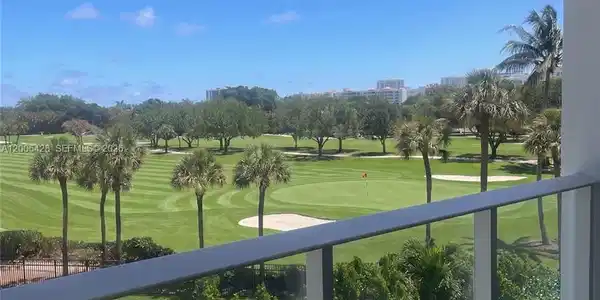 220 SE Mizner Blvd