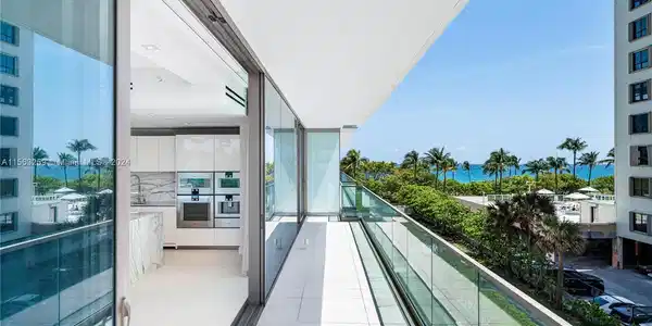 10201 Collins Ave