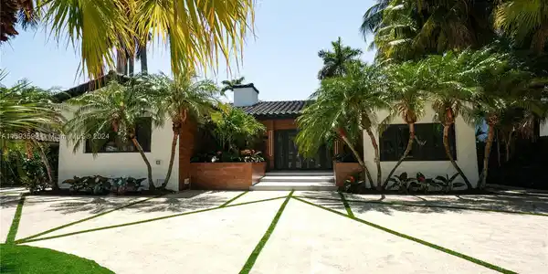 7530 Coquina Dr