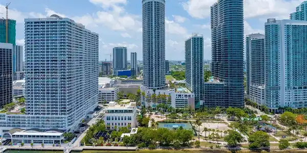 1750 N Bayshore Dr
