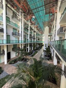 6000 Collins Ave