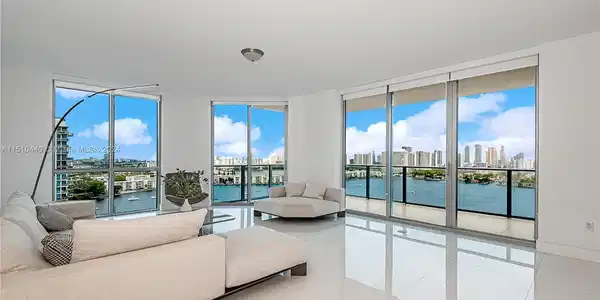 17111 Biscayne Blvd