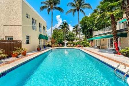 1870 S Bayshore Dr