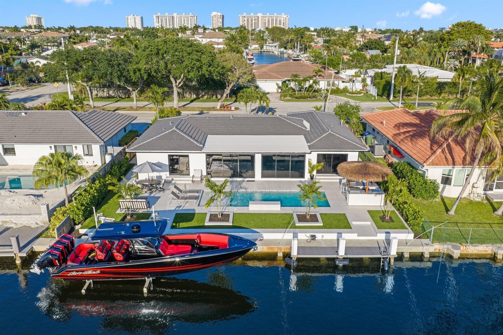 Image 4: 5641 Bayview Drive - 4.jpg-SMALL