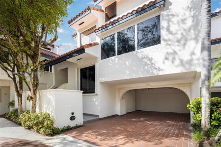 2000 S Bayshore Dr