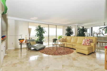 3 Grove Isle Dr