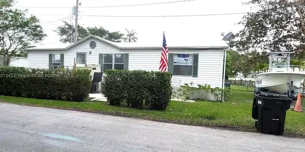 2255 NE 136th Ter