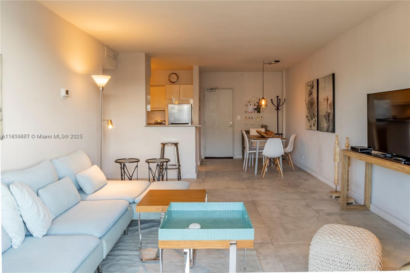 Image 3: Living / Dining Room