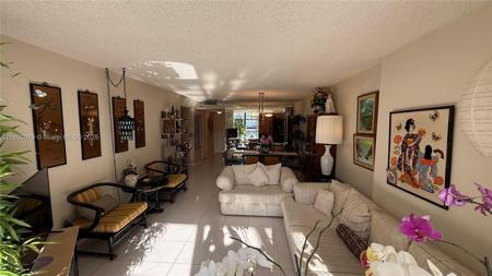 400 Leslie Dr