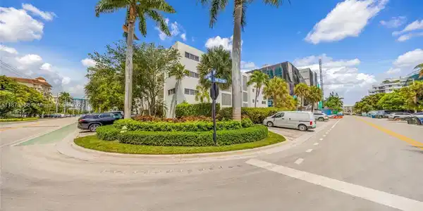 10001 W Bay Harbor Dr