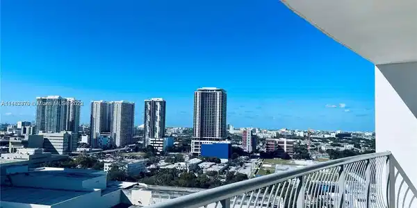 1750 N Bayshore Dr