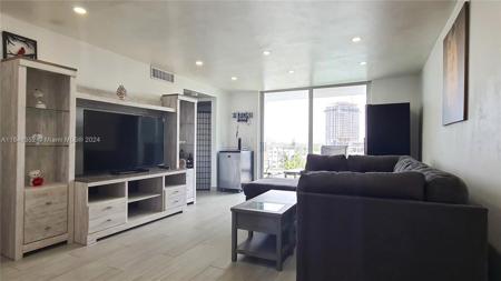6900 bay Dr