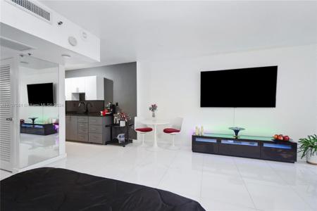100 Lincoln Rd