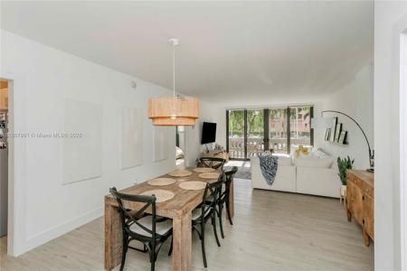 90 Edgewater Dr