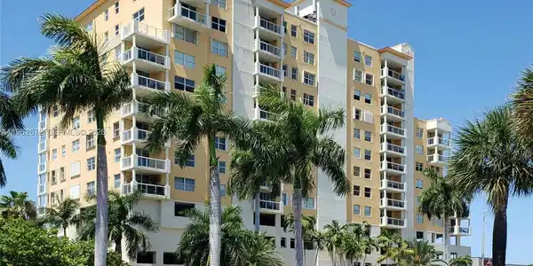 1625 Kennedy Cswy