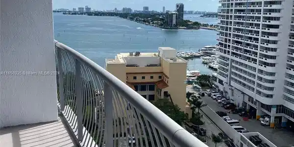 1750 N Bayshore Dr
