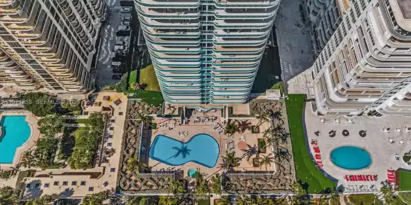 10101 Collins Ave