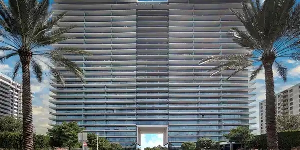10201 Collins Ave