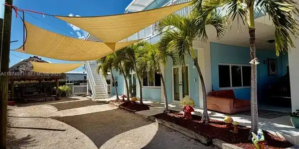212 Banyan Ln