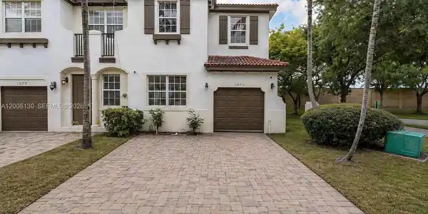 1072 NE 30th Ave