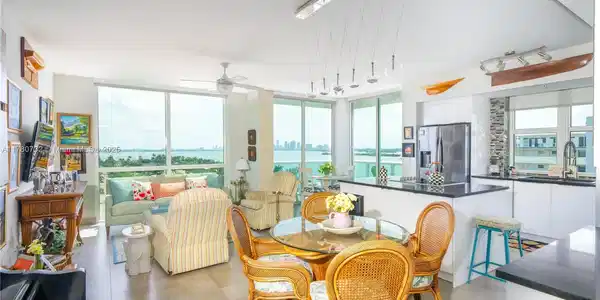 7900 Harbor Island Dr