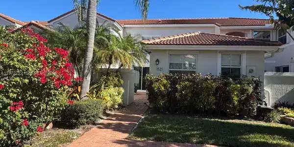 1521 Seagrape Way