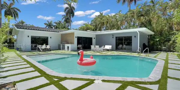 7531 Center Bay Dr
